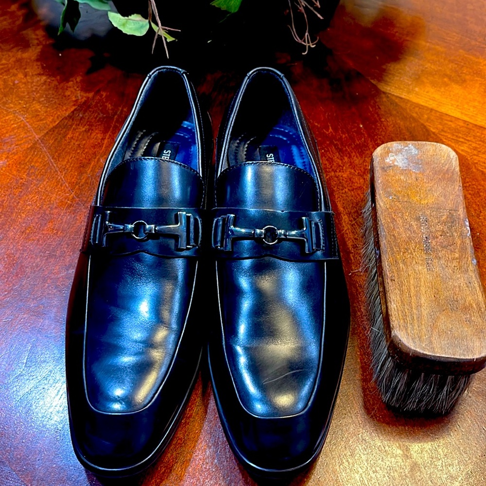 Brand new Steve Madden Loafer, very nice leather.